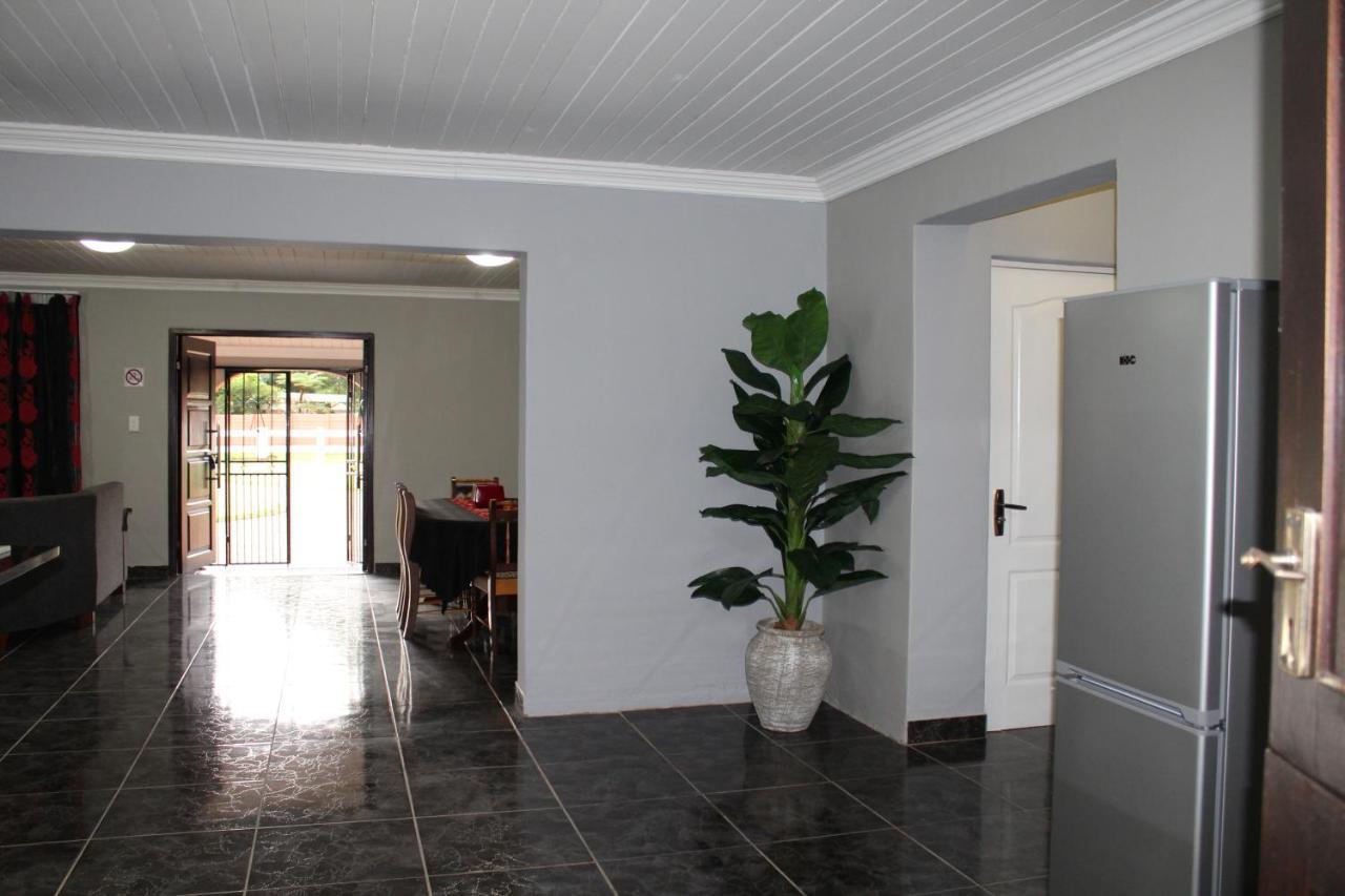 El Gran Chaparral Guest House พริทอเรีย ภายนอก รูปภาพ