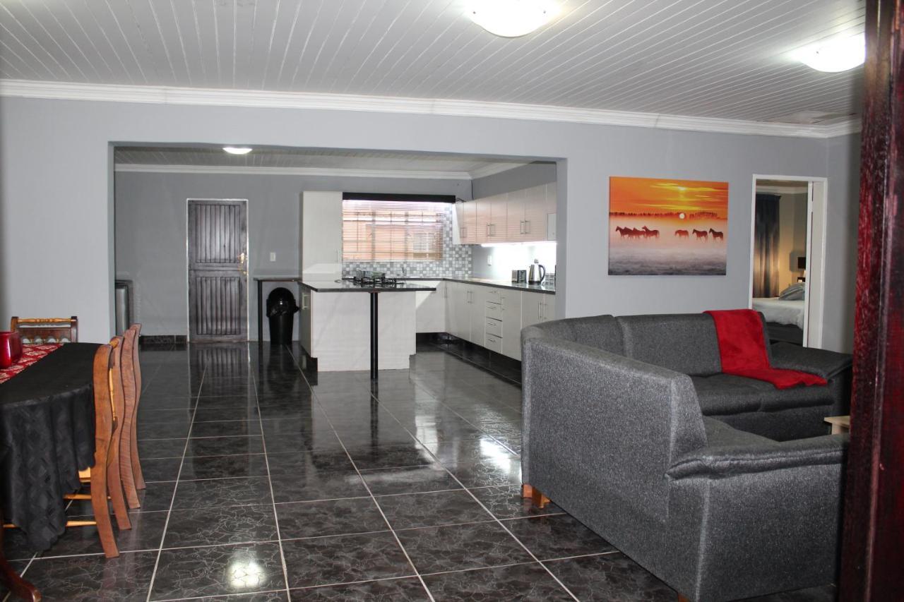 El Gran Chaparral Guest House พริทอเรีย ภายนอก รูปภาพ