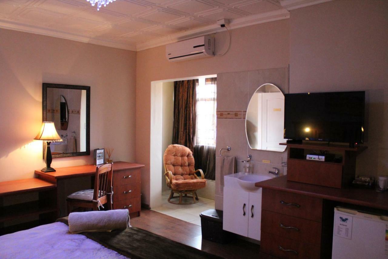 El Gran Chaparral Guest House พริทอเรีย ภายนอก รูปภาพ