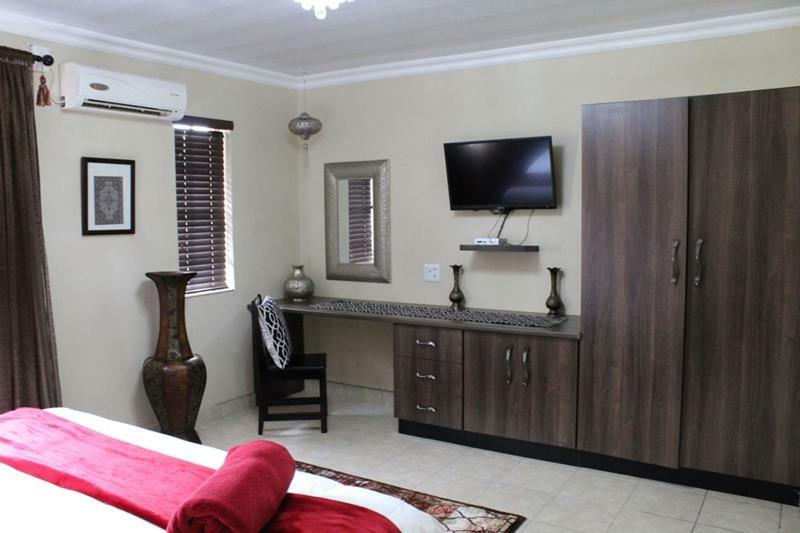 El Gran Chaparral Guest House พริทอเรีย ภายนอก รูปภาพ